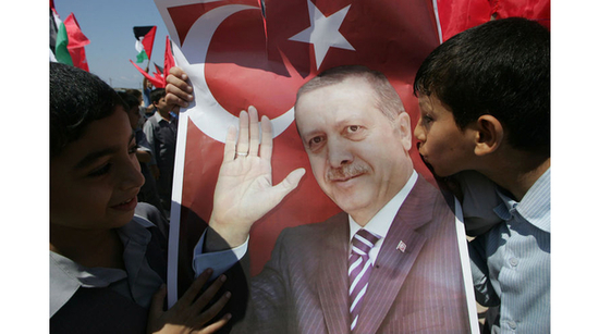 erdogan poster kissed featured